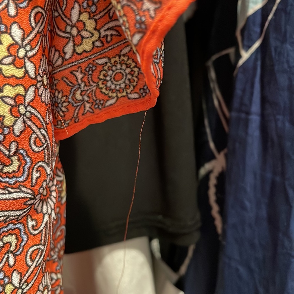Max Studio Ruffle Sleeve blouse - Picture 5 of 6